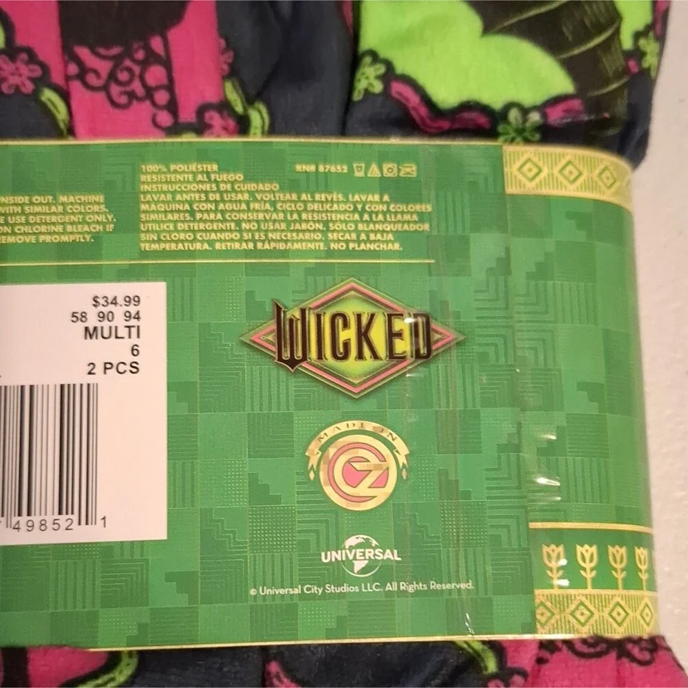Wicked Girls 2pc Pajama Set Sz 6 Flame Resistant Velour LS Elphaba Glinda Cozy